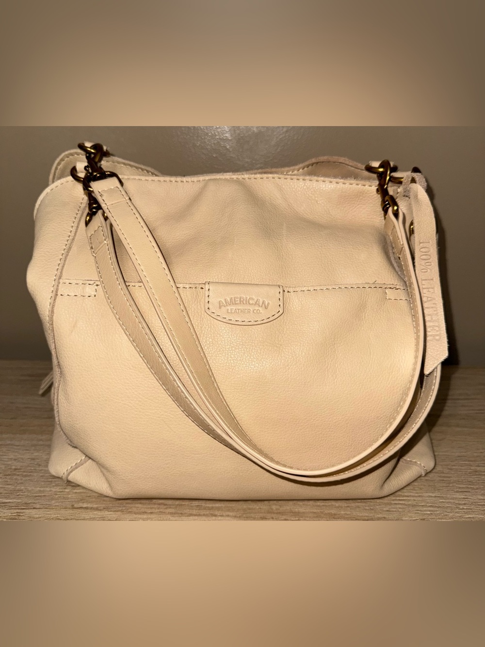 AMERICAN LEATHER CO. Cream Leather Shoulder Bag.